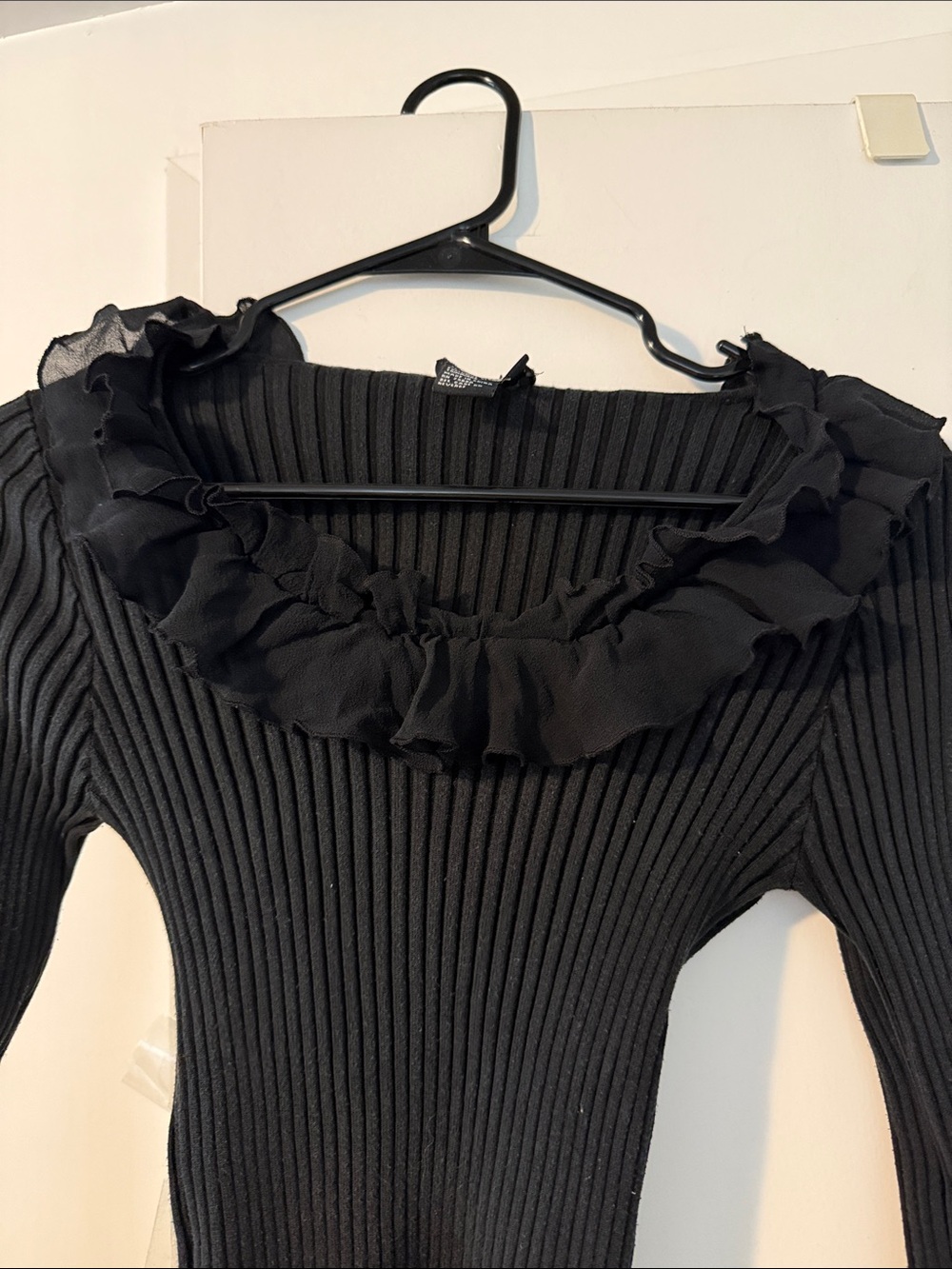 Black Ruffled Ribbed Long-Sleeve Top - Picture 2 of 4
